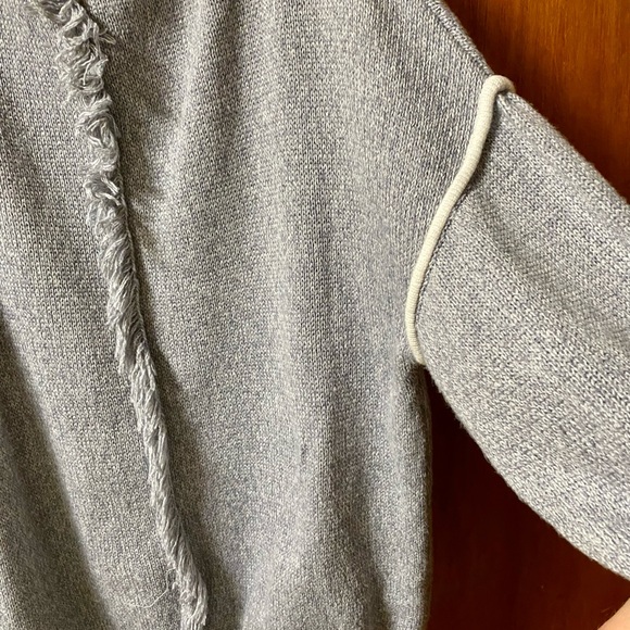 MsDressly Size XL Women’s Sweater with Fringe accent NWOT. - Picture 3 of 8